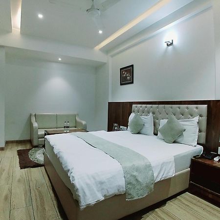 Hotel Sai Pratik, Newly Built Up, Complimentary Shuttle To The Temple Sirdi Kültér fotó