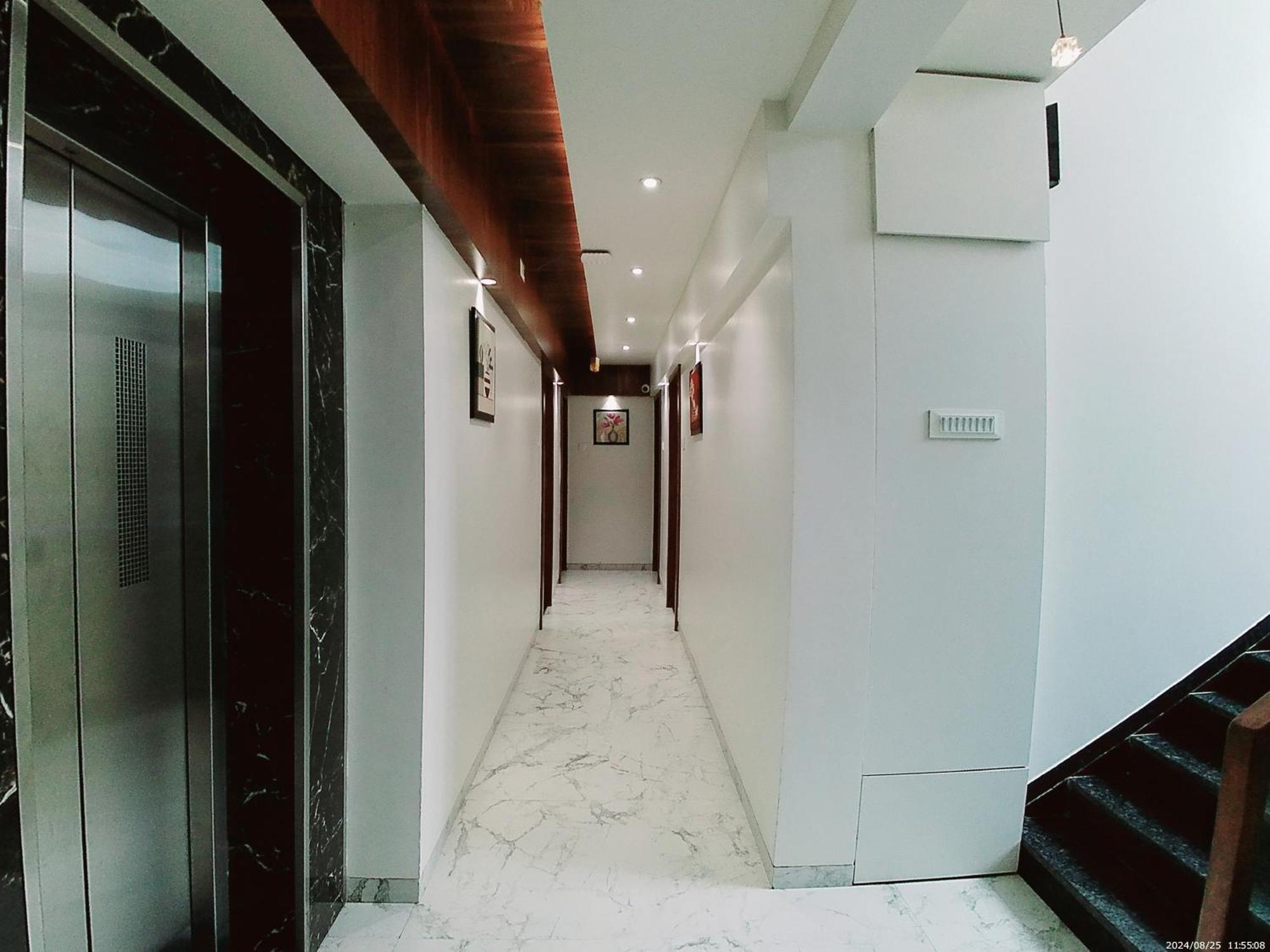 Hotel Sai Pratik, Newly Built Up, Complimentary Shuttle To The Temple Sirdi Kültér fotó
