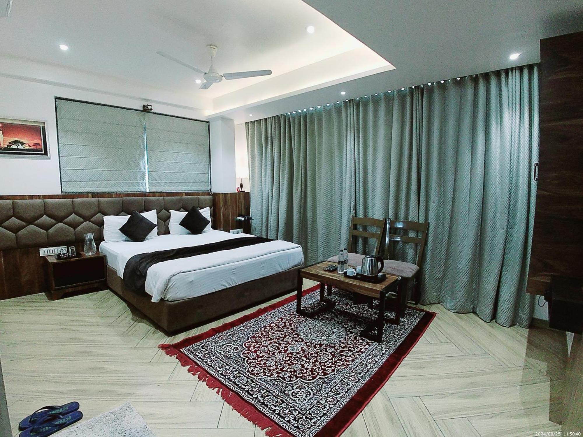 Hotel Sai Pratik, Newly Built Up, Complimentary Shuttle To The Temple Sirdi Kültér fotó